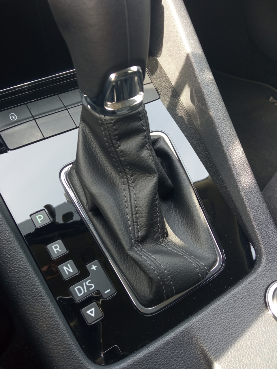 Накладка селектора КПП — Skoda Octavia A7 Mk3, 1,4 л, 2019 года ...