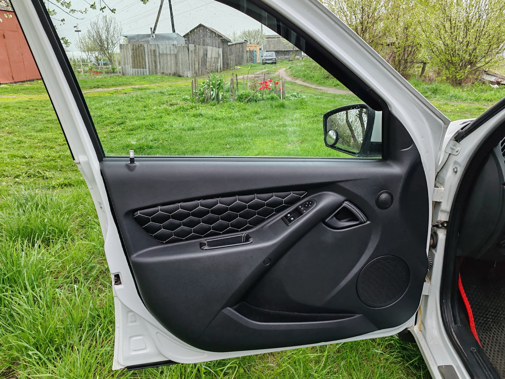 Установил вставки дверей — Lada Гранта (2G) FL, 1,6 л, 2019 года ...