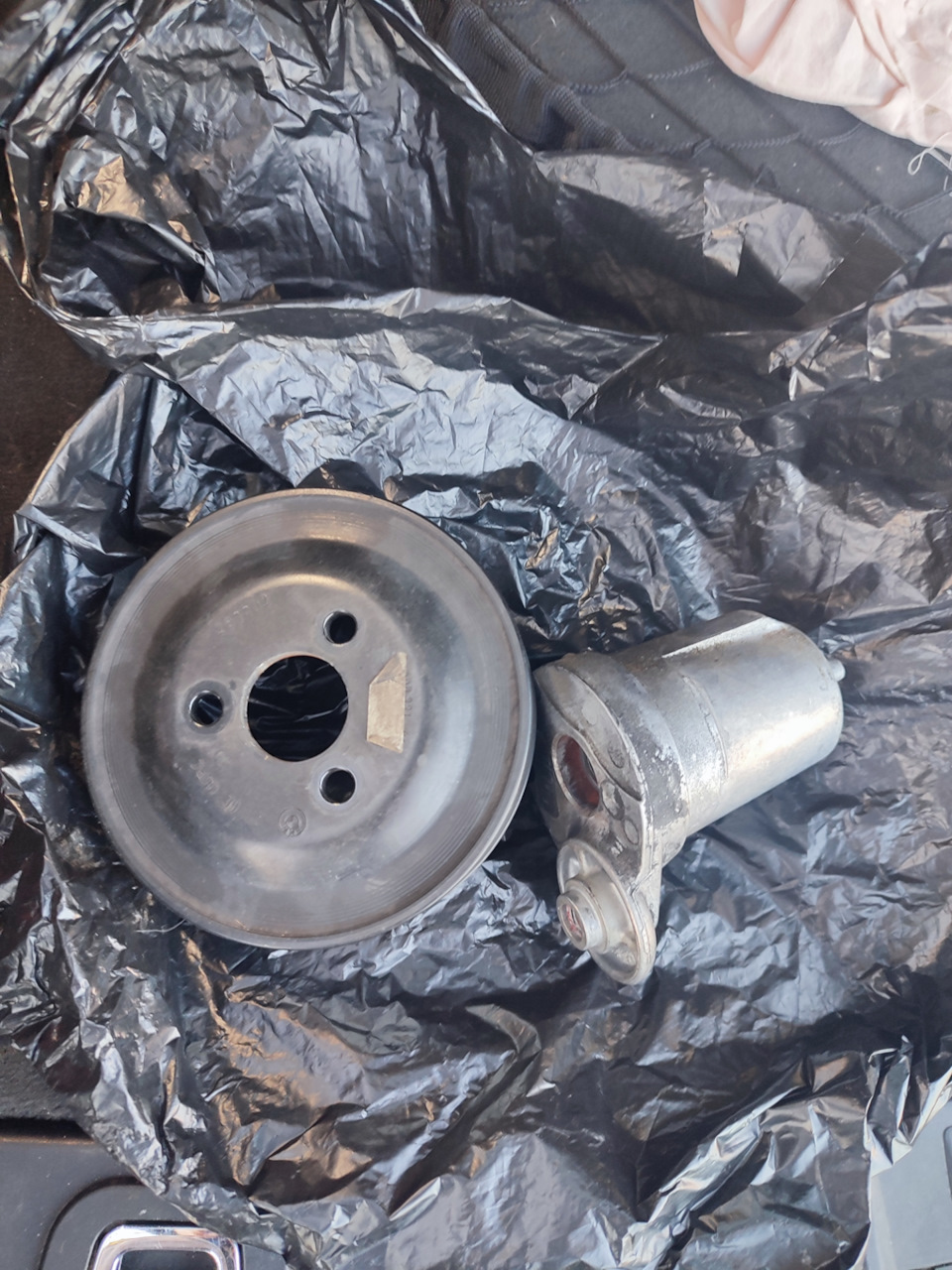 Странный рокот… Замена шкива ГУР и нового натяжителя ремня. — BMW 5 ...