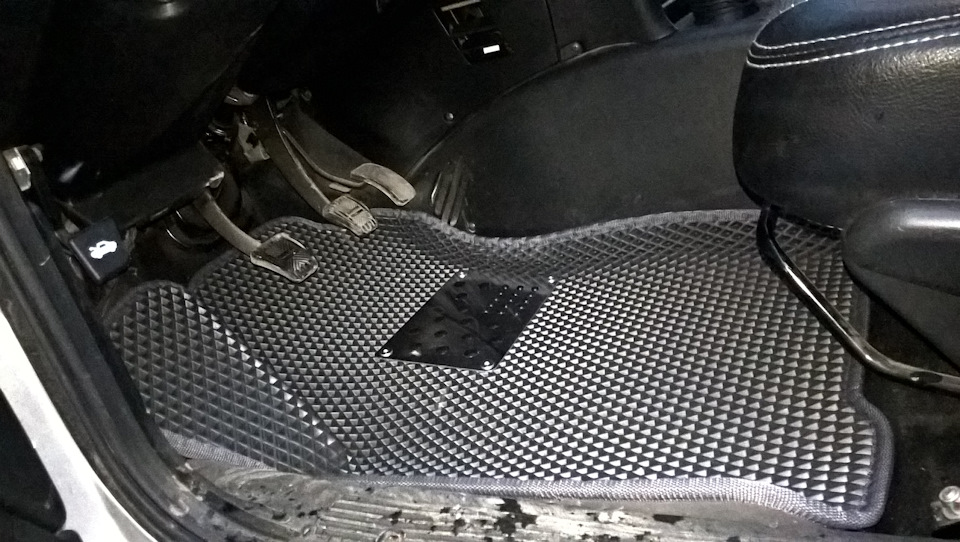 Замена ковриков на ЭВА. — Chevrolet Niva GLX, 1,7 л, 2013 года ...