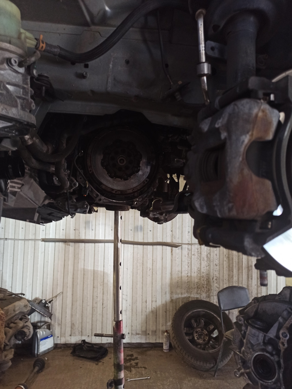 Замена двухмассового маховика двигателя. — Renault Trafic (3G), 1,6 л ...