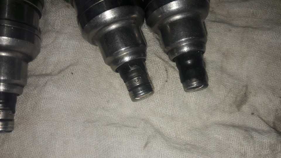 Снятие топливной рампы и стартера. — Toyota Sprinter (90), 1,6 л., 1990 ...