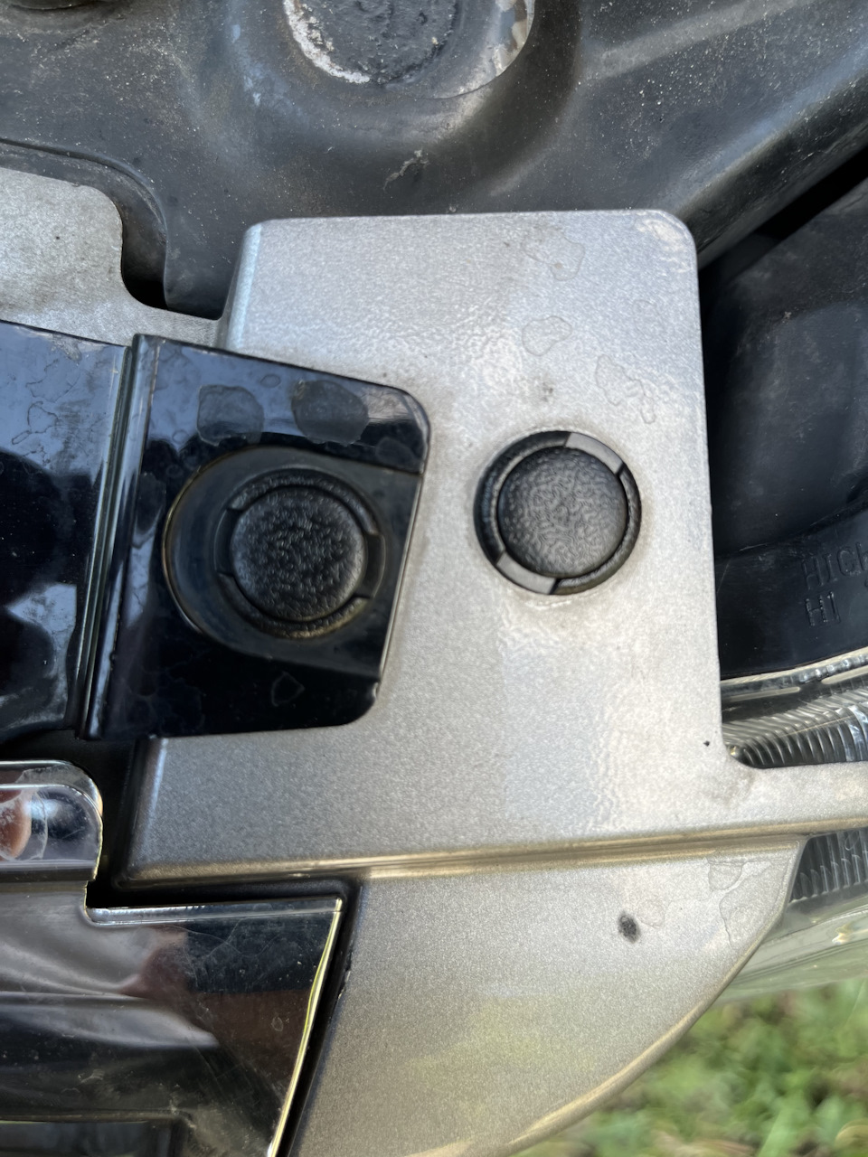 Клипсы крепления переднего бампера. — Nissan X-Trail II (t31), 2 л ...