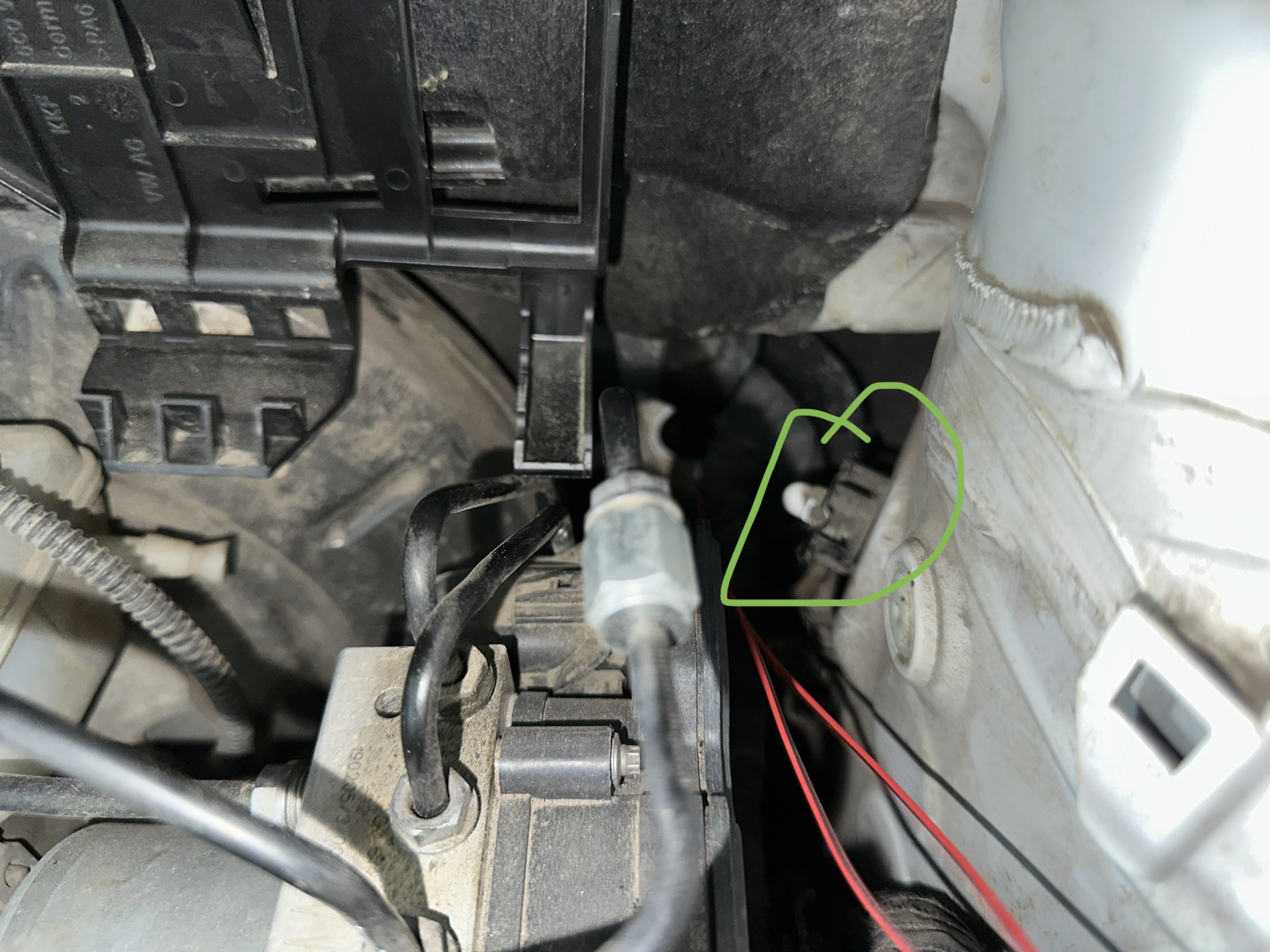 Установка датчика износа колодок на Polo Liftback — Volkswagen Polo ...