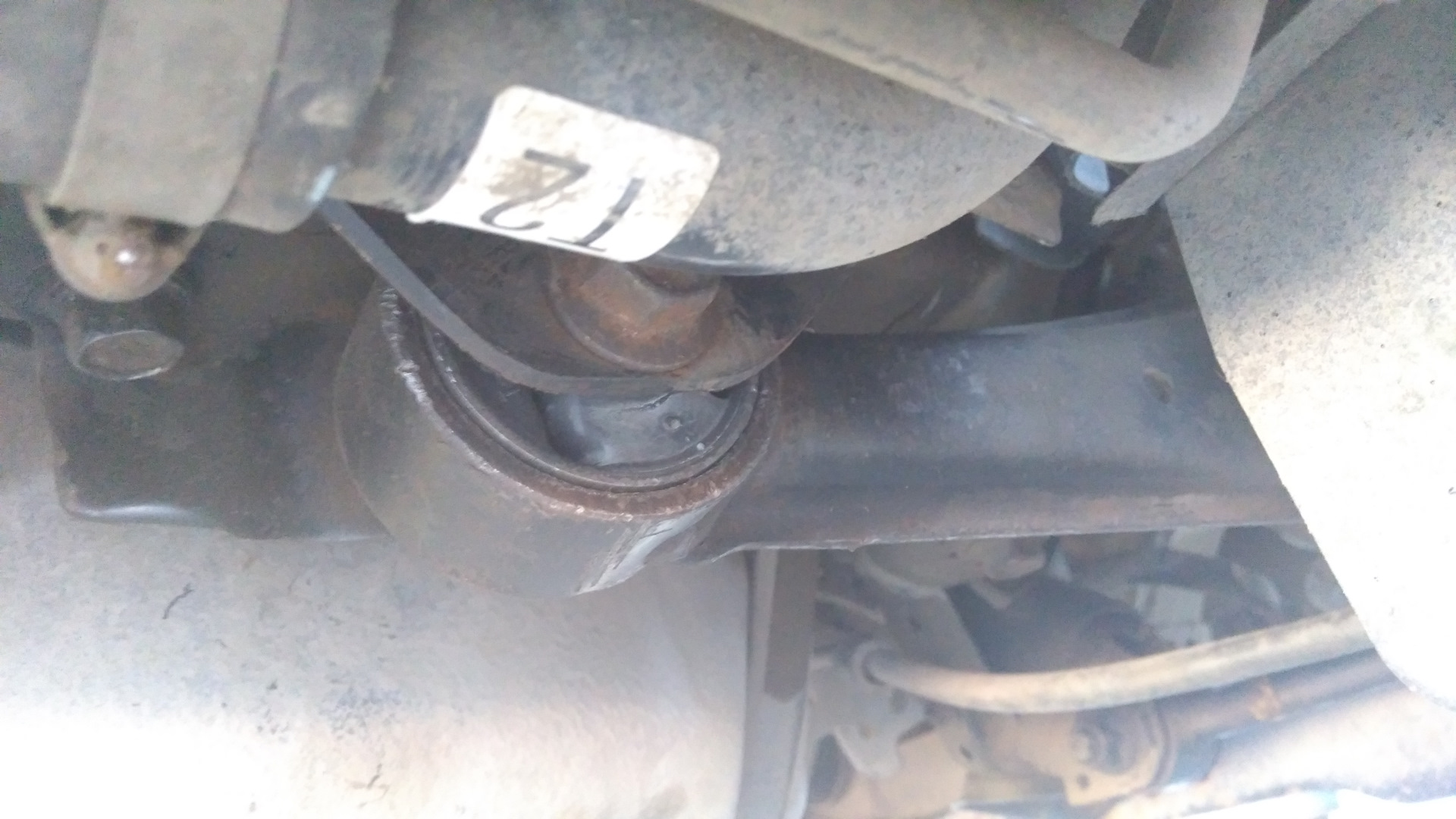 Сайлентблоки задних продольных рычагов. Замена — Toyota RAV4 (IV), 2 л ...