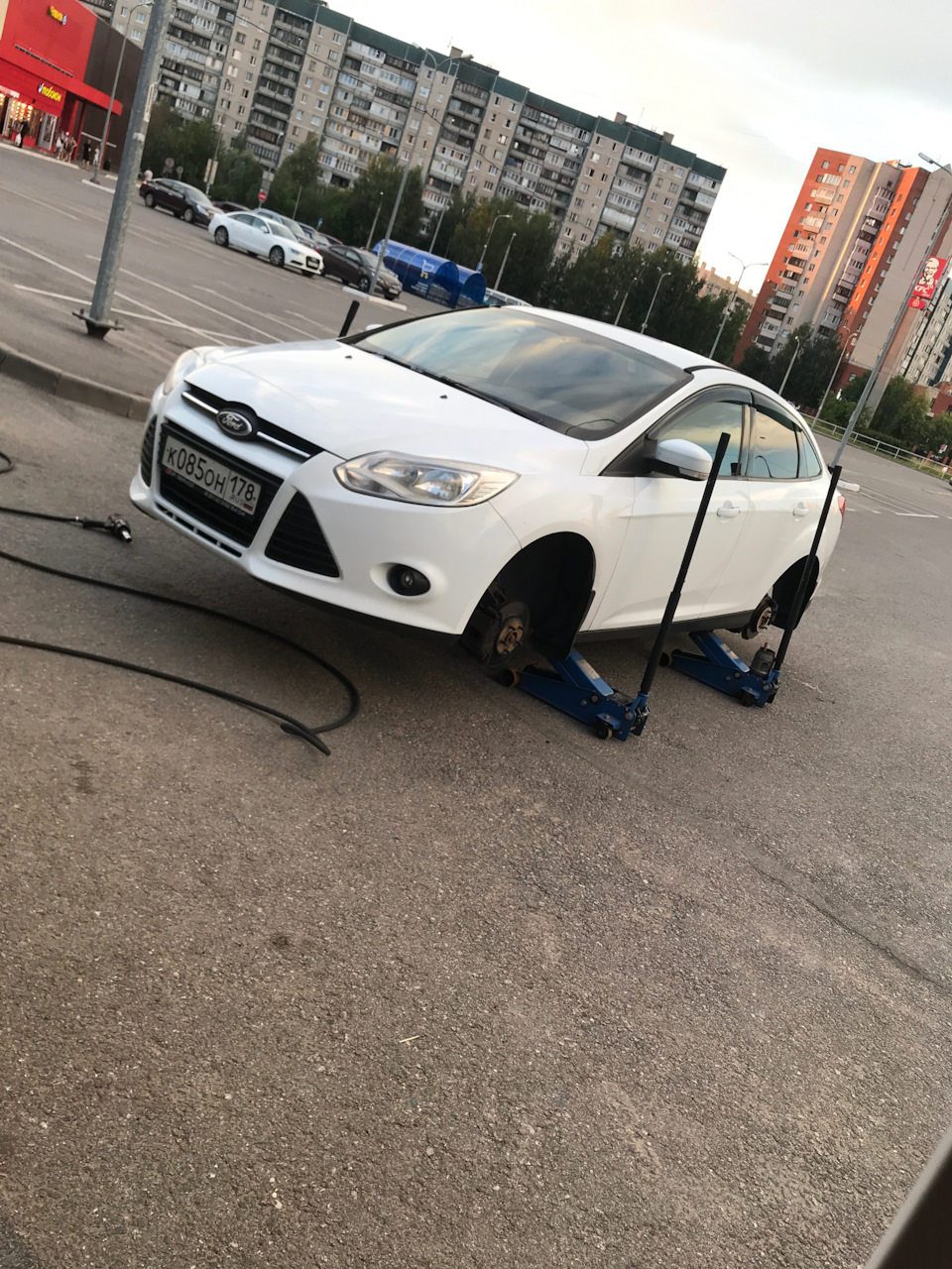 Балансировка колёс автомобиля — Ford Focus III Sedan, 1,6 л, 2011 года |  визит на сервис | DRIVE2