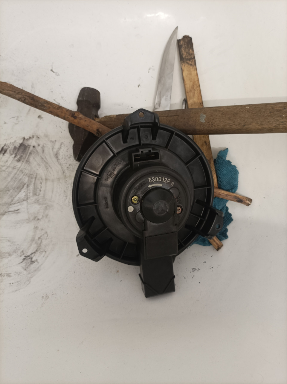 Замена моторчика печки Luzar LFH1949 Прадо 120 правый руль. — Toyota ...