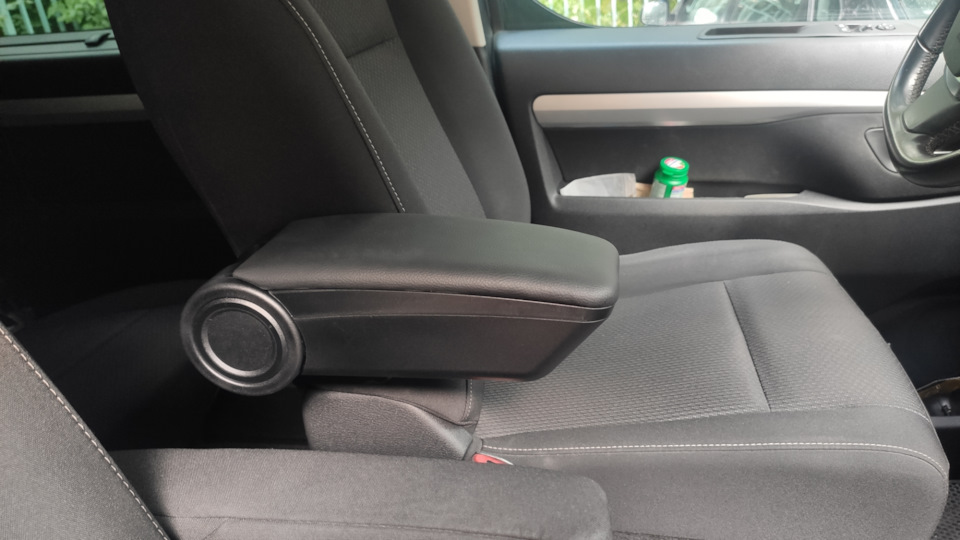 Царь подлокотник! — Peugeot Traveller, 2 л, 2019 года | аксессуары | DRIVE2