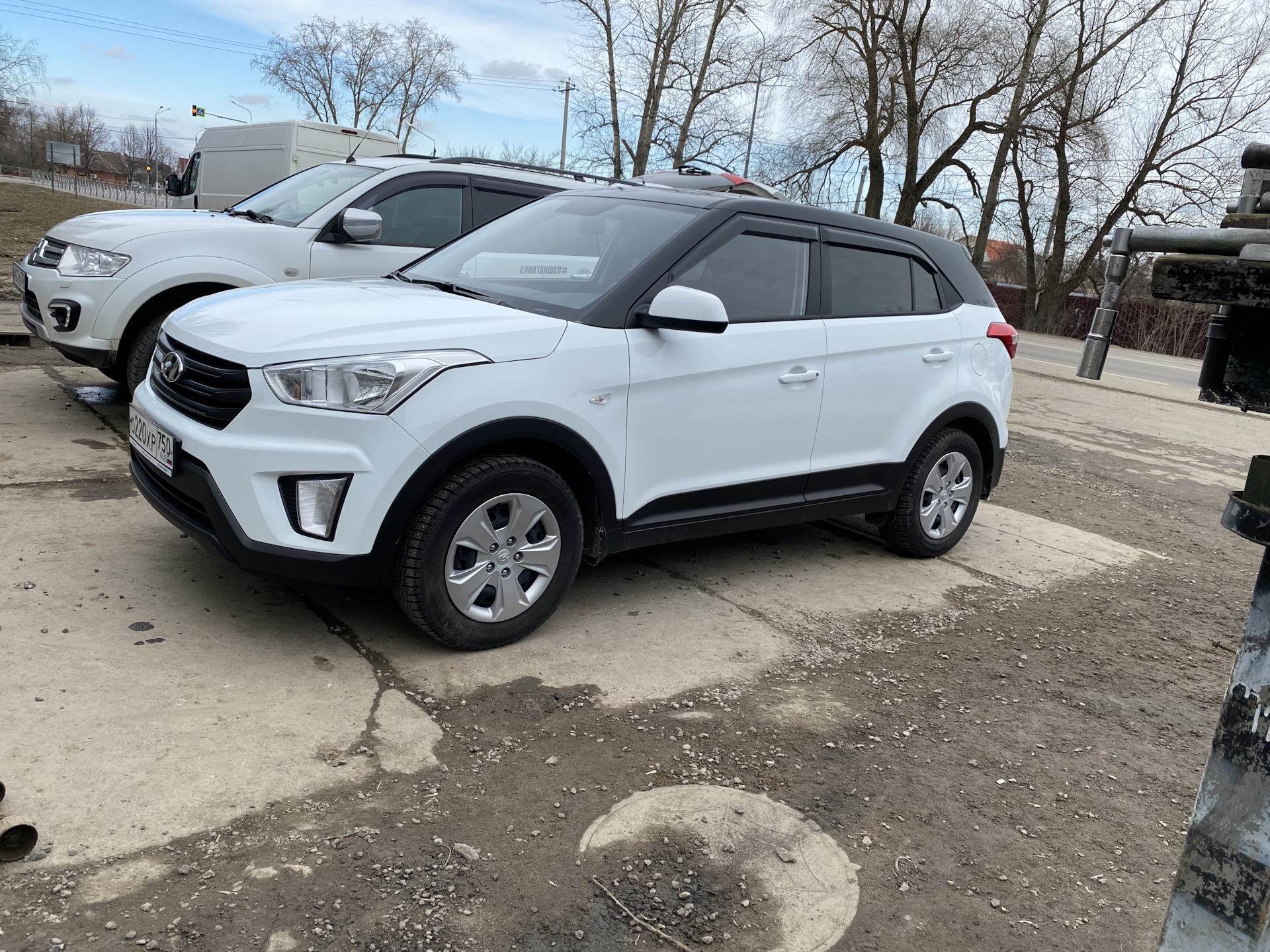 Хендай крета разорвало колесо. 6 полный привод. Hyundai creta размер колес. Замена колеса на автомобиле хендай крета. Хендай крета пробил колесо.