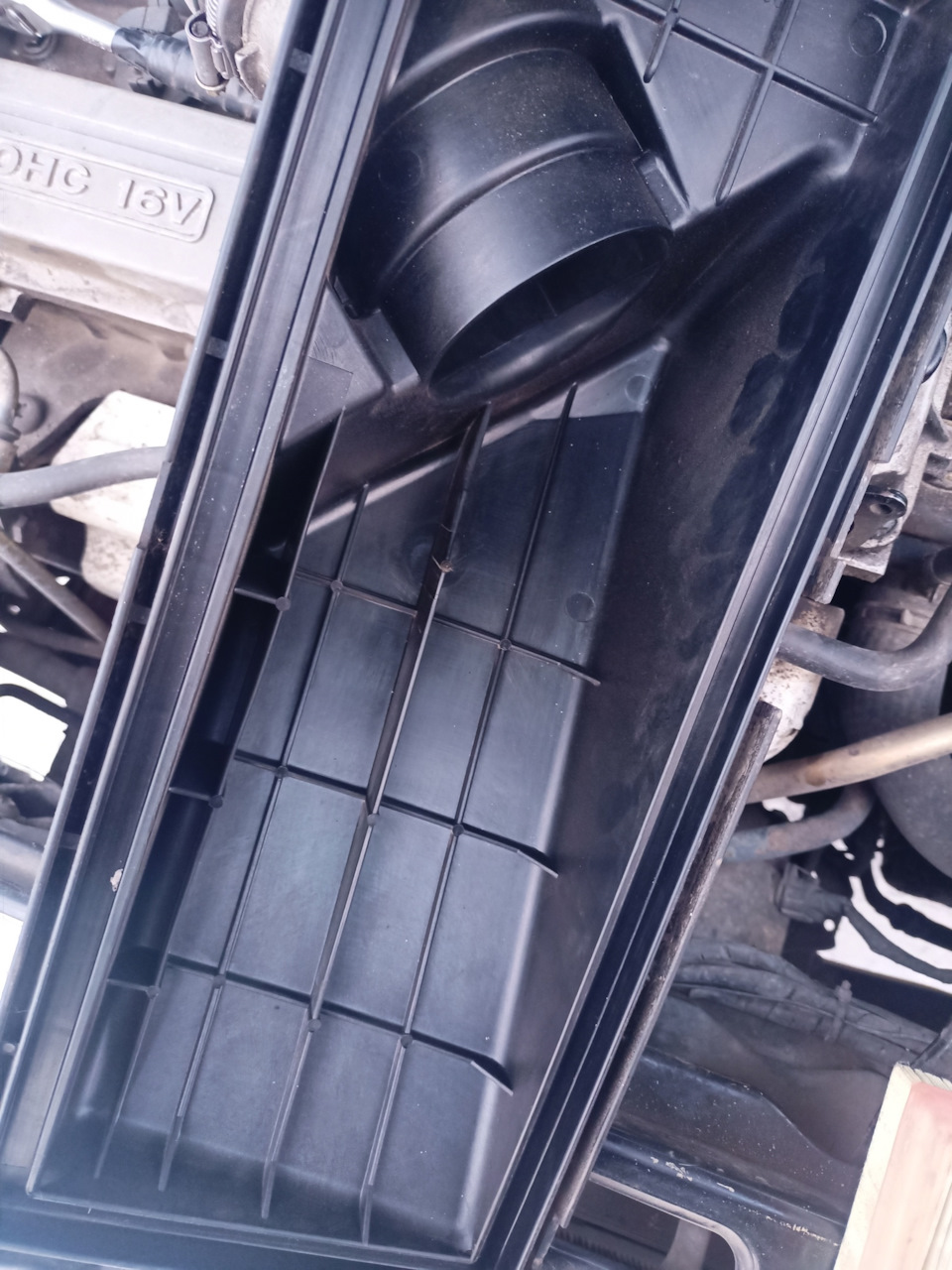 а тут чу чуть пыльно — Ford Mondeo I