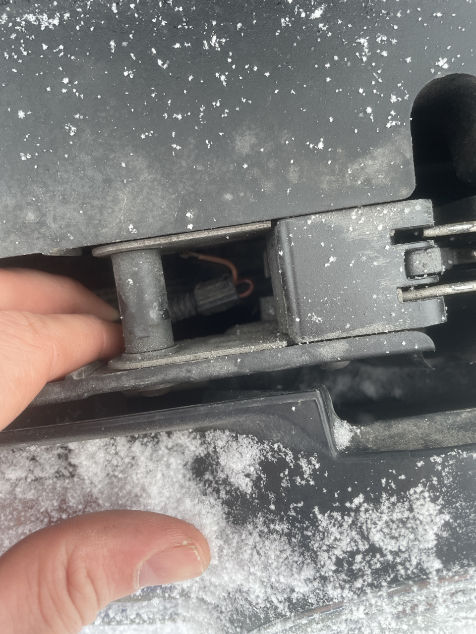 Настигла желтая масленка… — Volkswagen Jetta V, 1,6 л, 2008 года ...