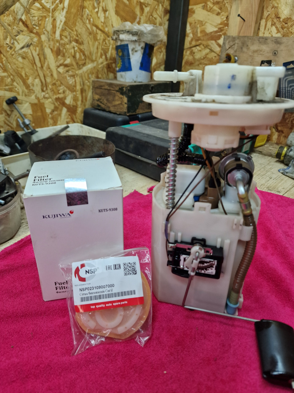 Фильтра бензонасоса — KIA Cerato (2G), 1,6 л, 2011 года | плановое ТО ...