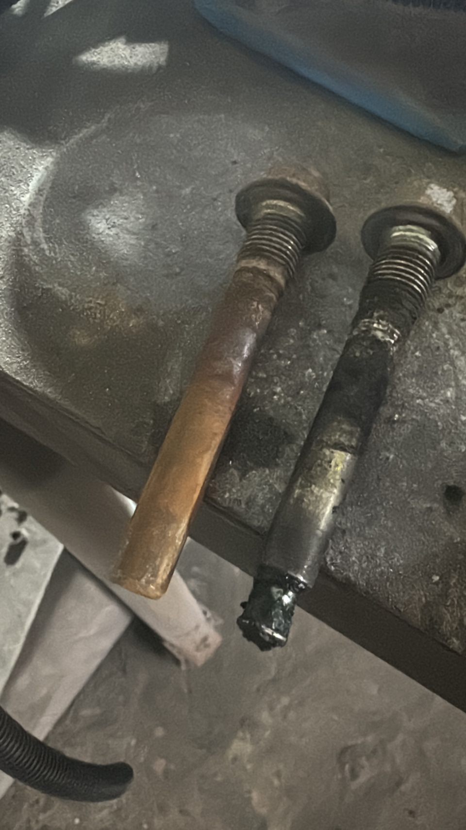 Направляющие явно не менялись, как было заявлено в предыдущем сервисе — Mitsubishi Pajero (4G)