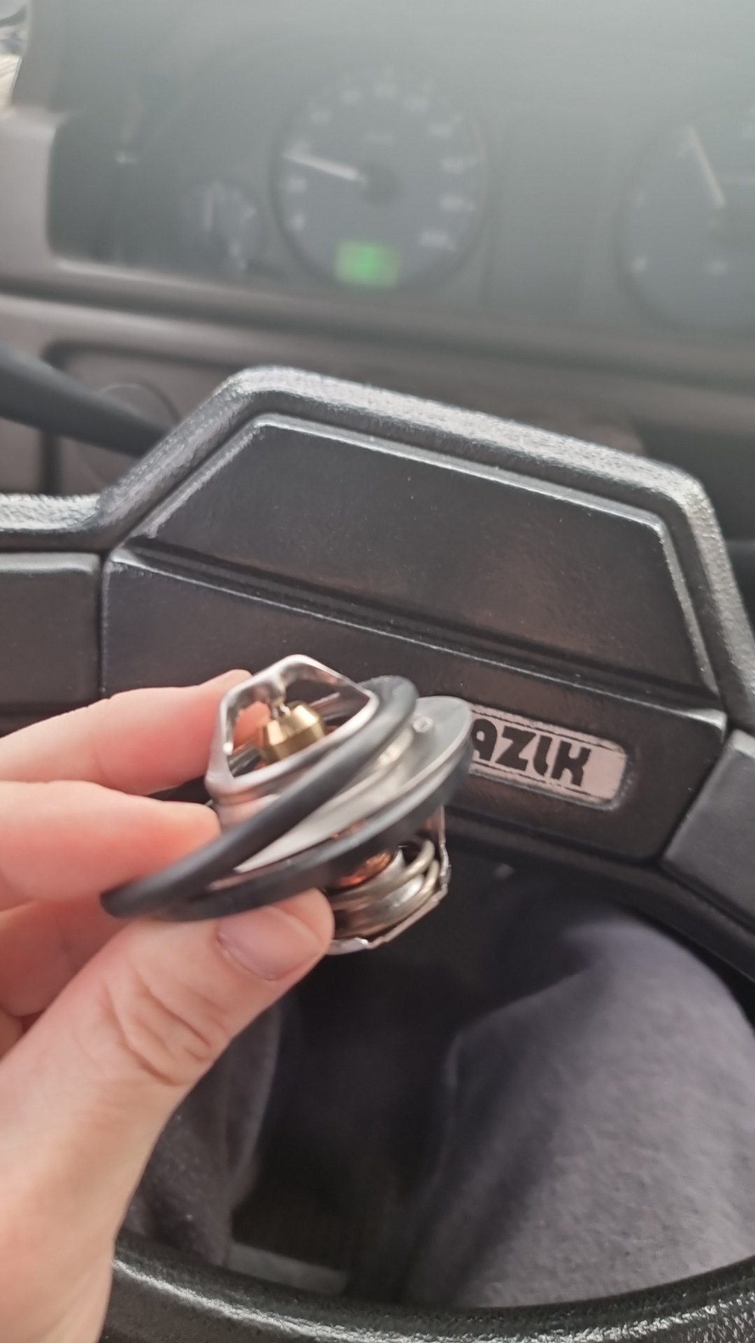 Термостат — Москвич 2141, 2 л., 1995 года | запчасти | DRIVE2