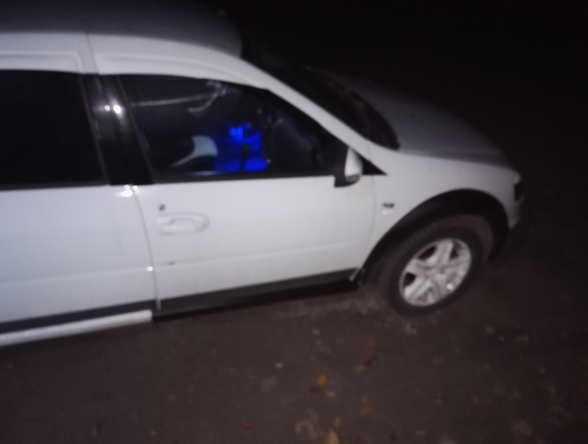 Начал подгонку примерку пластиковой защиты порогов от ларгуса кросс ...