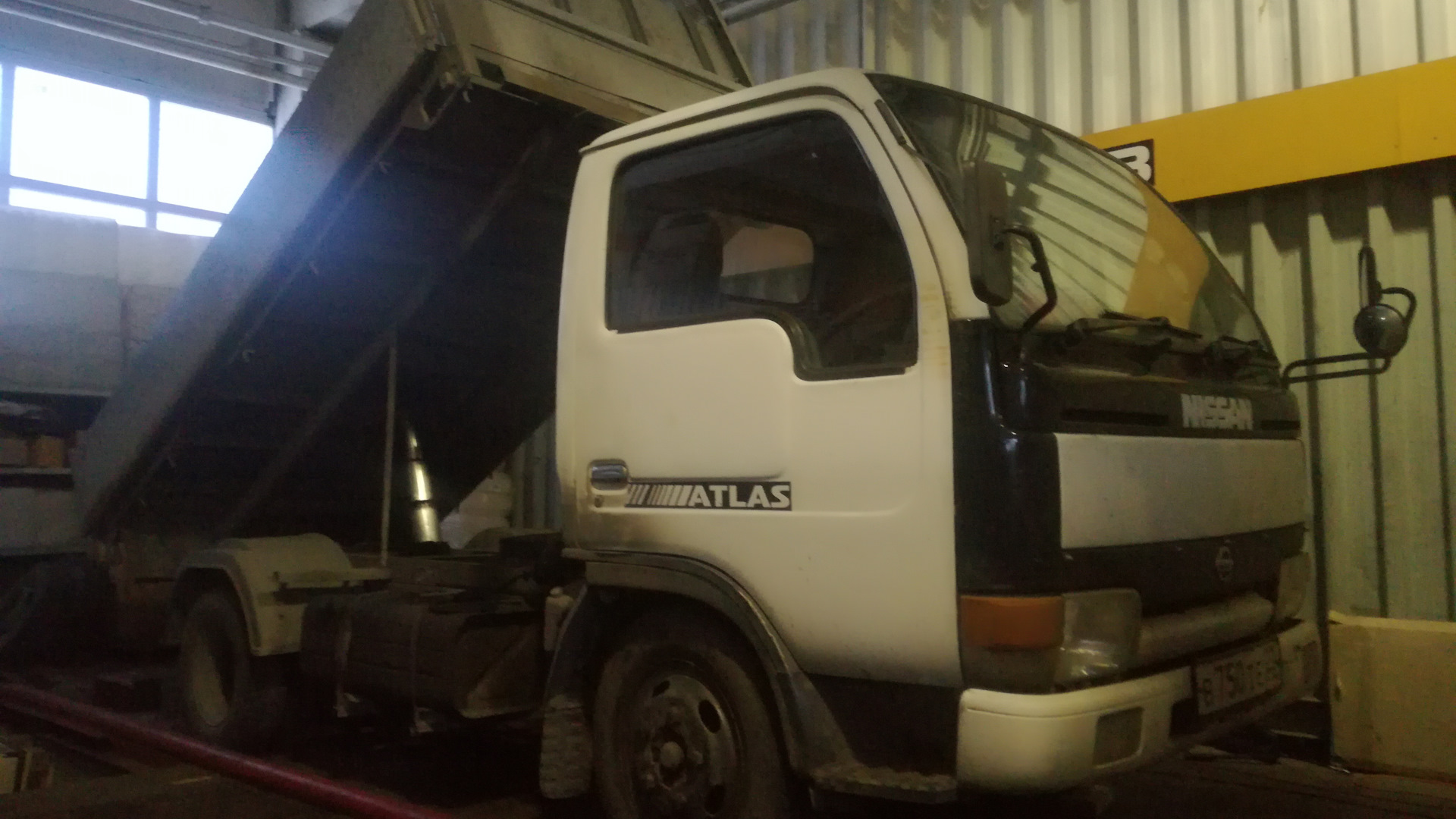 Nissan Diesel 1994