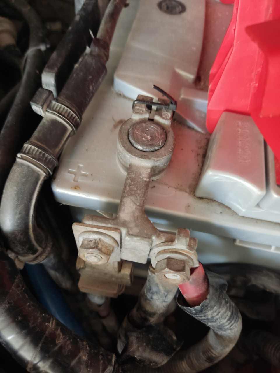 Болт клеммы — Ford Focus ST II, 2,5 л, 2007 года | запчасти | DRIVE2