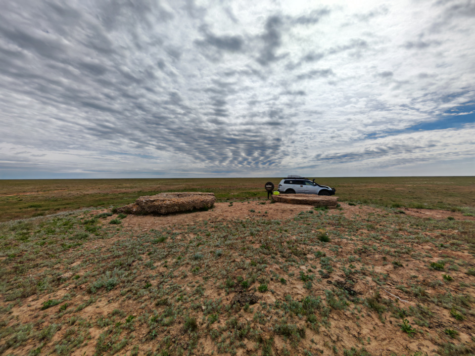 Перекус посреди степи — Mitsubishi Pajero Sport (2G)