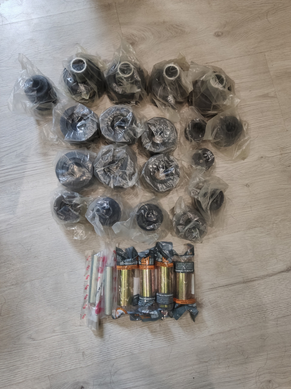 Подушки кузова полный комплект + втулки которые нужны для замены — Toyota Land Cruiser Prado 150-series