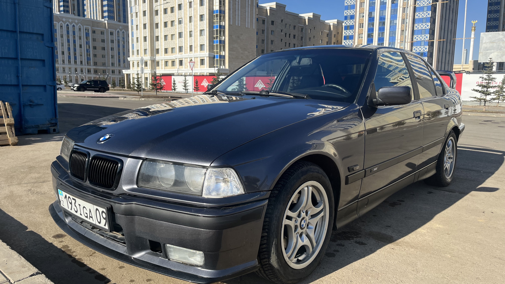 Бмв 1996 фото Купить б/у BMW 7 серии III (E38) 728i 2.8 AT (193 л.с.) бензин автомат в Москве: