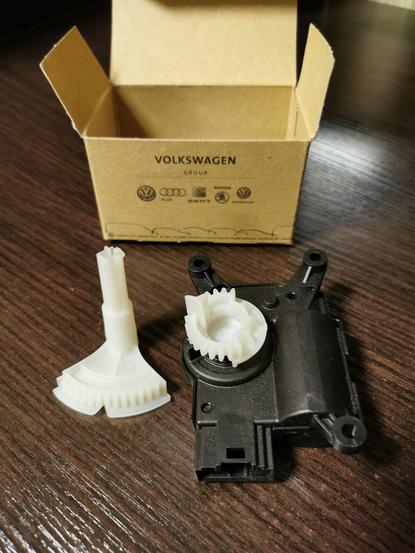 Замена привода заслонки печки VAG — Skoda Octavia A7 Mk3, 1,4 л, 2014 ...