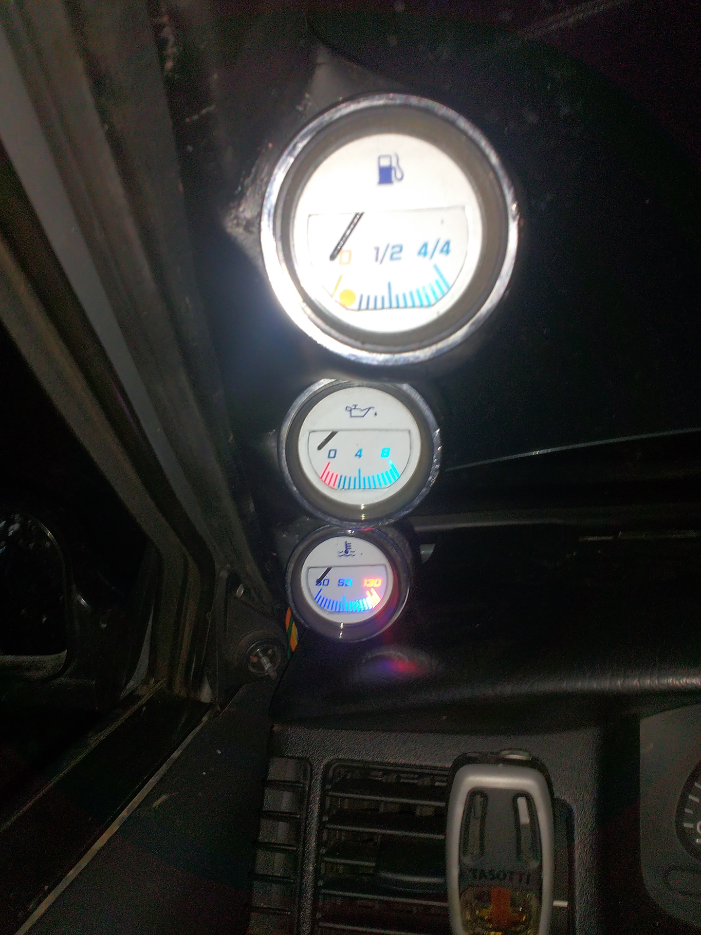 Датчик температуры антифриза defi. Установка дополнительного датчика. Универсальный датчик давления масла волга. 063g1758 датчик давления. Тройник для датчика температуры акпп.