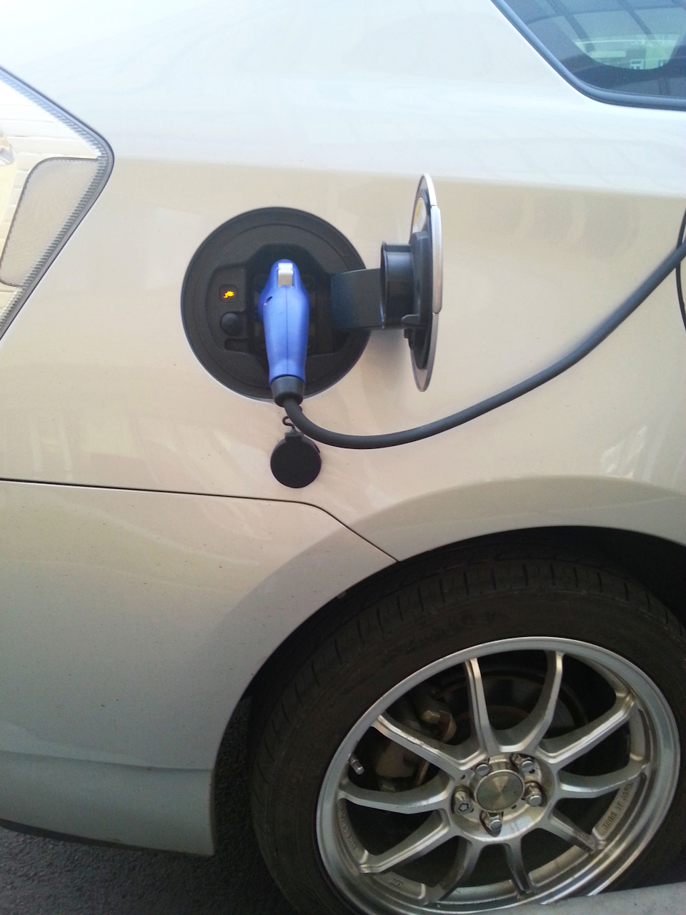 Фото в бортжурнале Toyota Prius Plug-in Hybrid (1G)