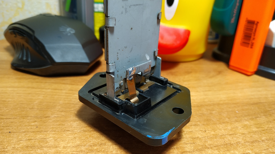 Ремонт резистора отопитителя — Hyundai Solaris, 1,6 л, 2012 года ...