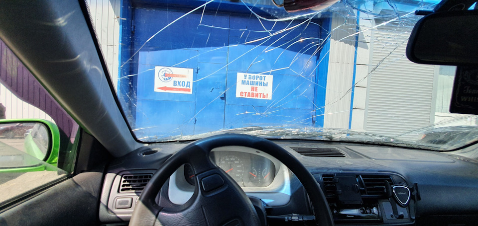 Замена лобового стекла — Honda Civic Hatchback (6G), 1,4 л, 1998 года ...