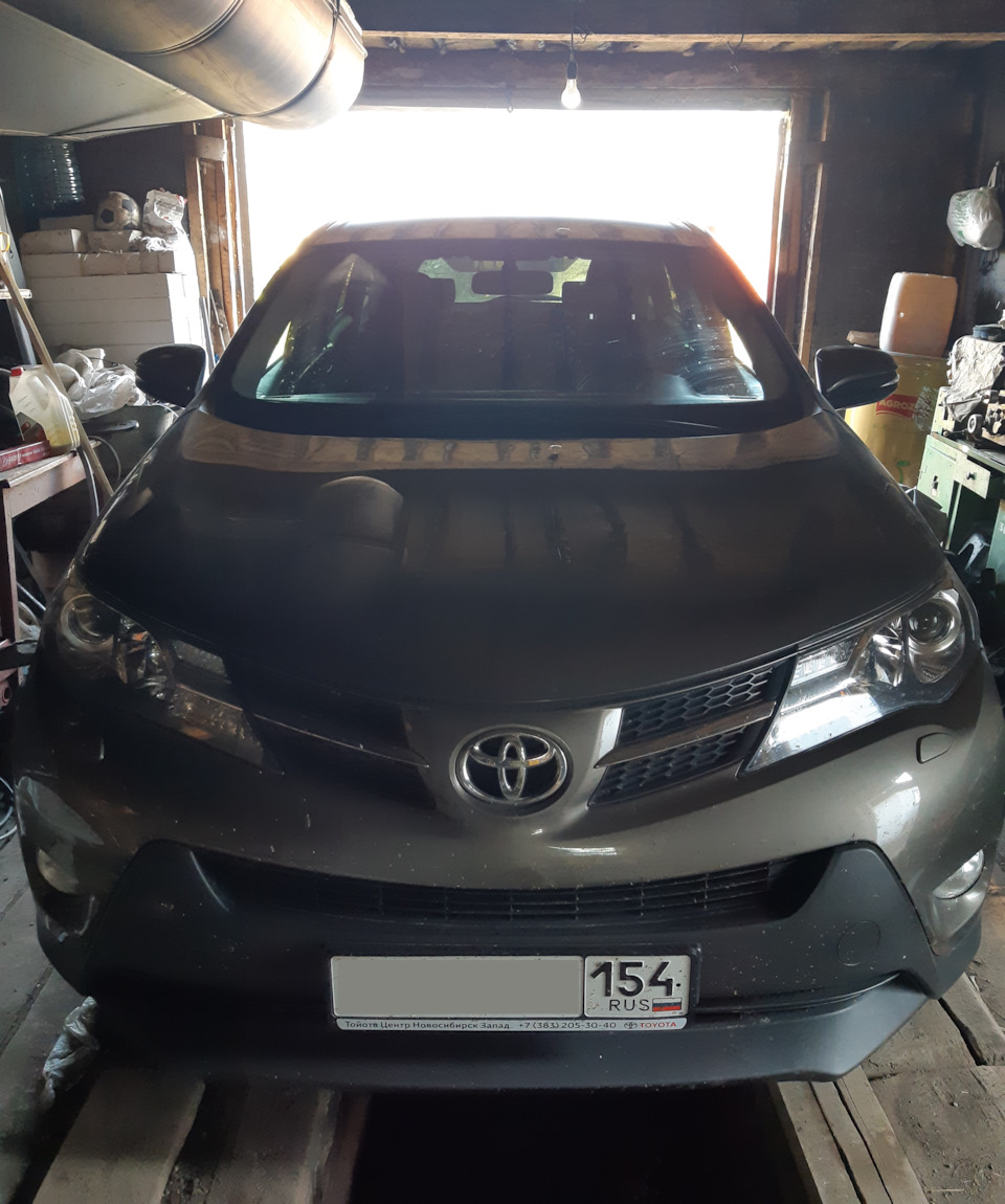Фото в бортжурнале Toyota RAV4 (IV)