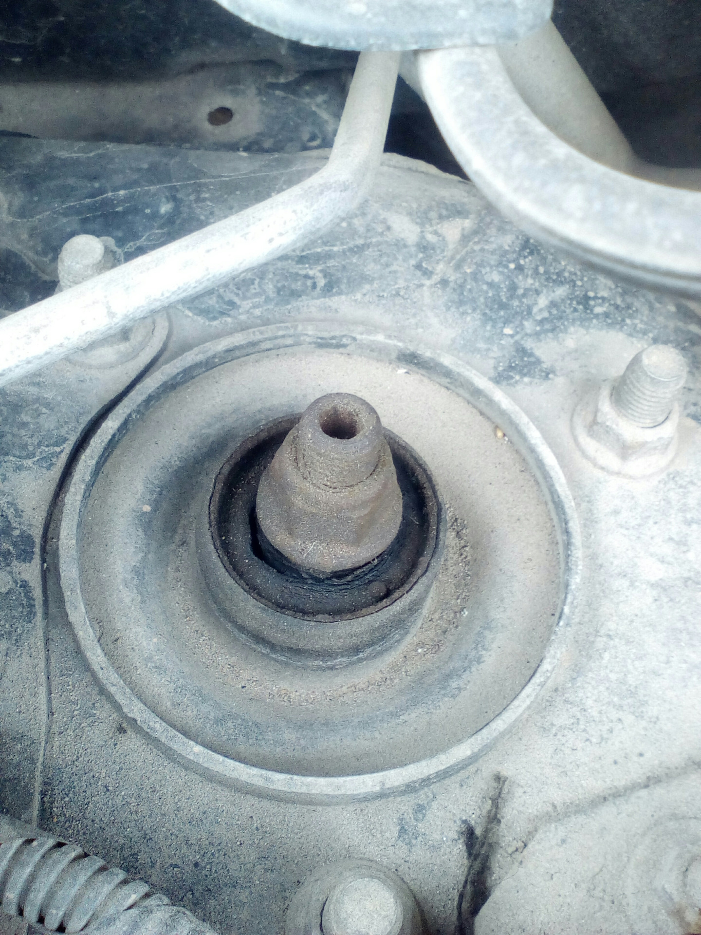 Как ставить опору амортизатора. Как ставить опору амортизатора. Опорный подшипник опель омега б. Замена опоры амортизатора хс90. Опора стойки лачетти.