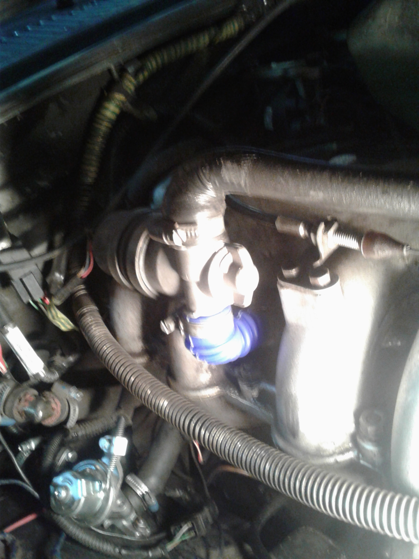 Акцент подсос воздуха. Акцент подсос воздуха. Вентиляция картерных газов хендай акцент тагаз. Приора подсос воздуха признаки. Клапан вентиляции картера акцент тагаз.