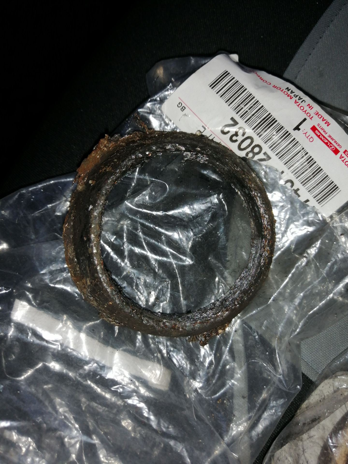 Замена прокладок глушителя. — Toyota Corolla (140/150), 1,6 л, 2007 ...