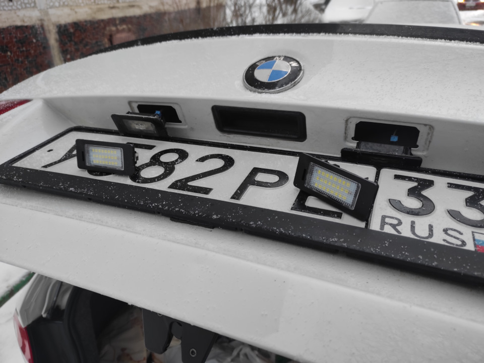 Подсветка номера — BMW 3 series (E90), 2 л, 2009 года | аксессуары | DRIVE2