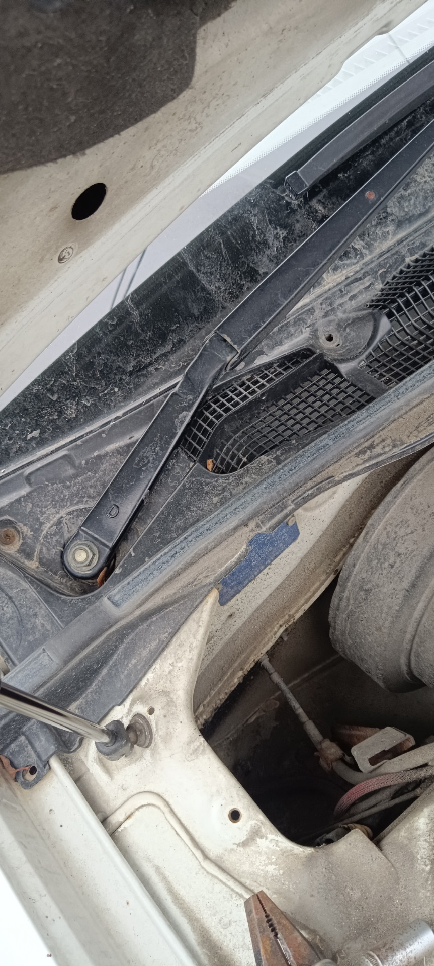 Замена вентелятора печки, чистка радиатора печки, устранение течи под ...