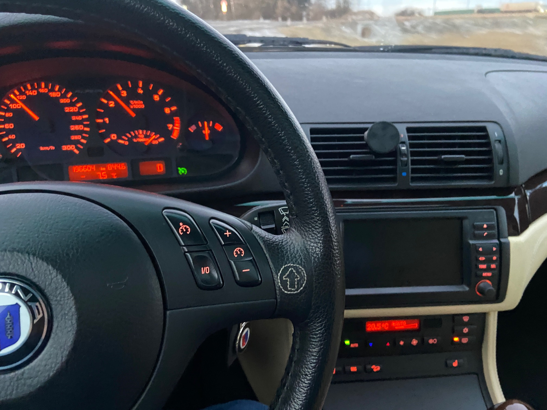 Немного бесовщины по панели приборов и поворотникам от нашей Alpina ...