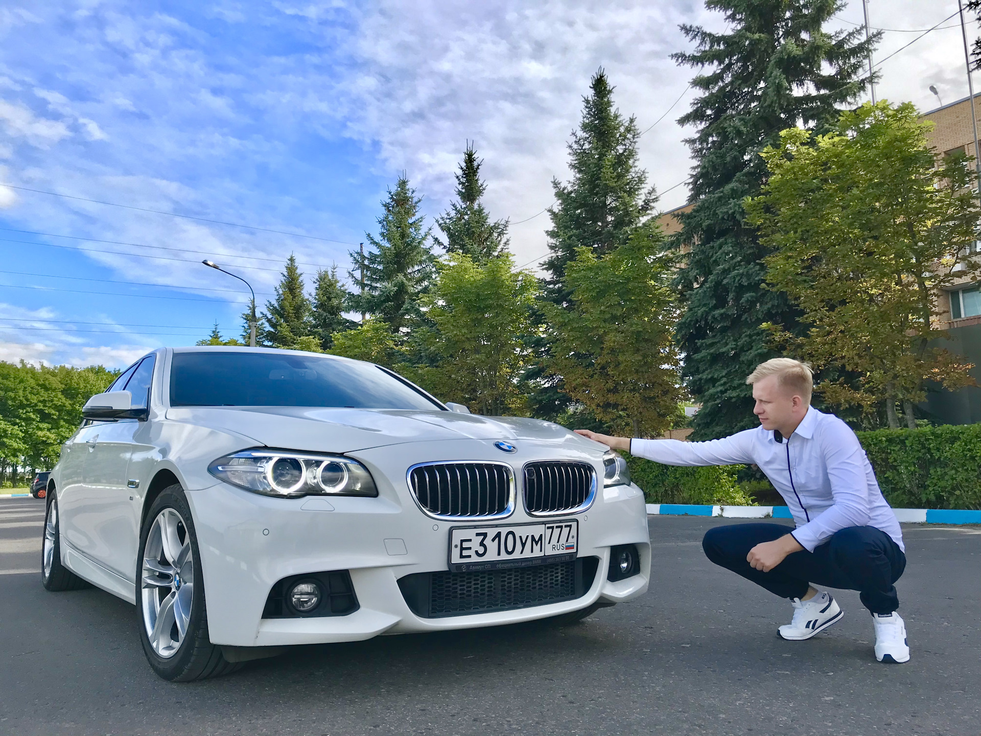 Почему bmw. Медведев на БМВ. Владелец БМВ. Любитель автомобилей. Надежные машины БМВ.