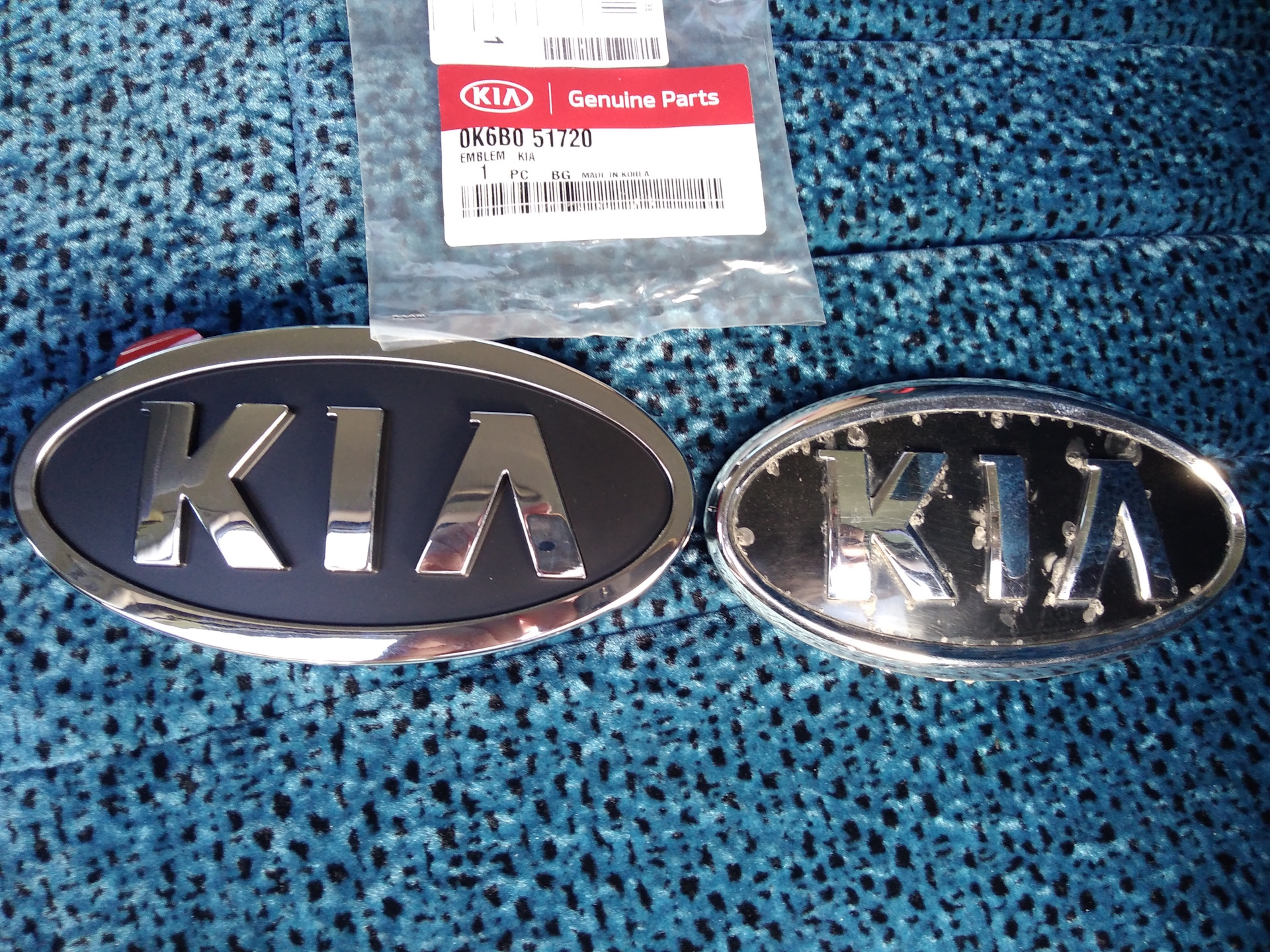 Значки киа рио 3. Эмблема Kia Sportage 2. Задний значок Киа Спортейдж 3. Значок Киа на Киа Спортейдж 3. Задняя эмблема Kia Sportage 2 размер.
