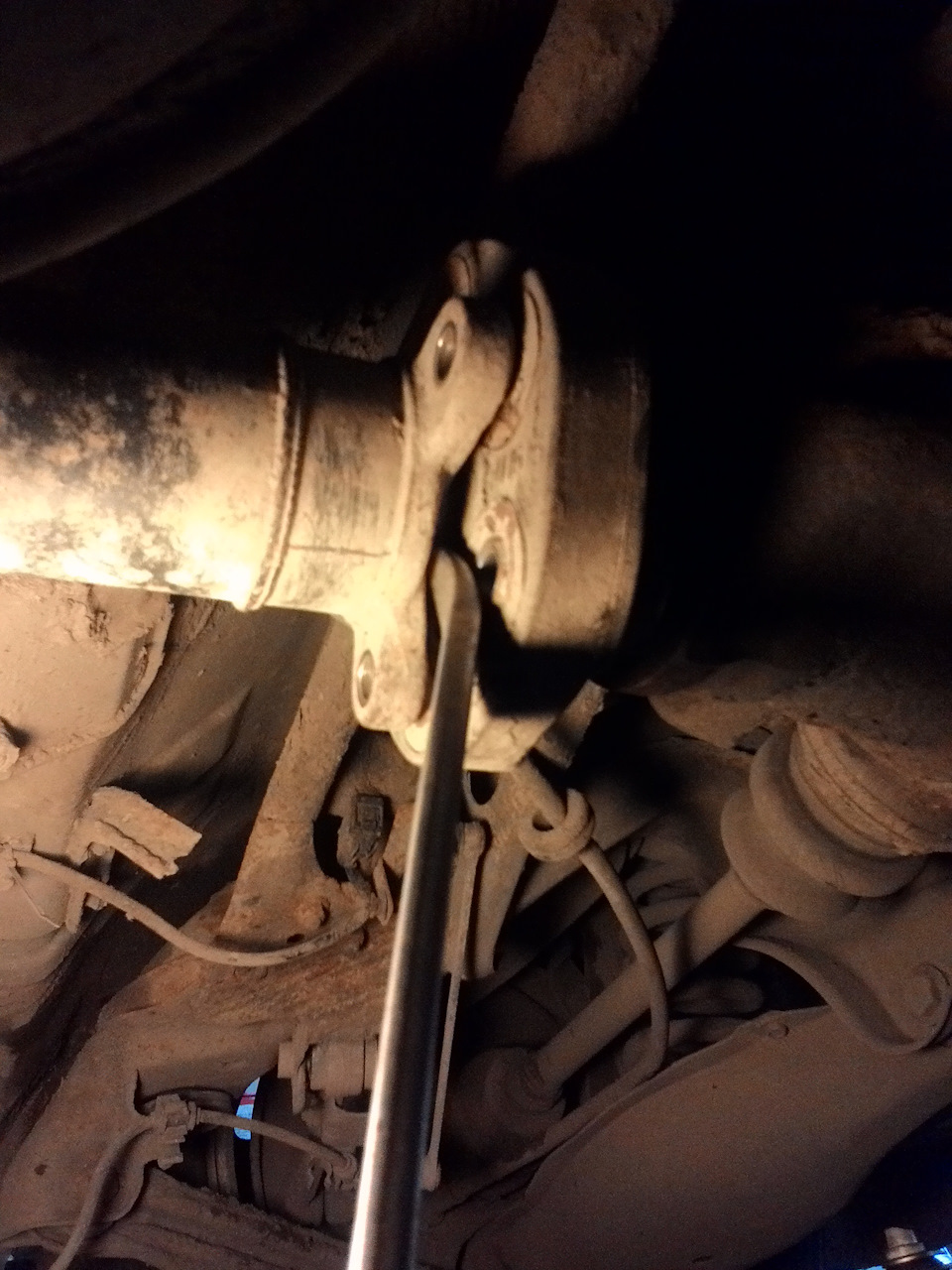 Отжимаем кардан от муфты — Mercedes-Benz E-Class (W210)