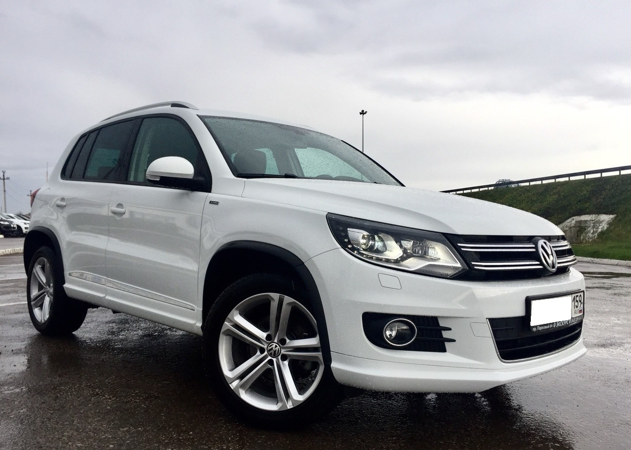 Фольксваген тигуан 1.4 150. Volkswagen Tiguan 2012 r line. Volkswagen Tiguan 1 r-line. VW Tiguan r-line 2012. VW Tiguan 1 r line.