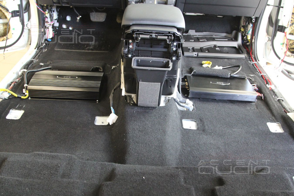 В Toyota Prado не только сабвуфер надо: новый уровень звука и новый ...