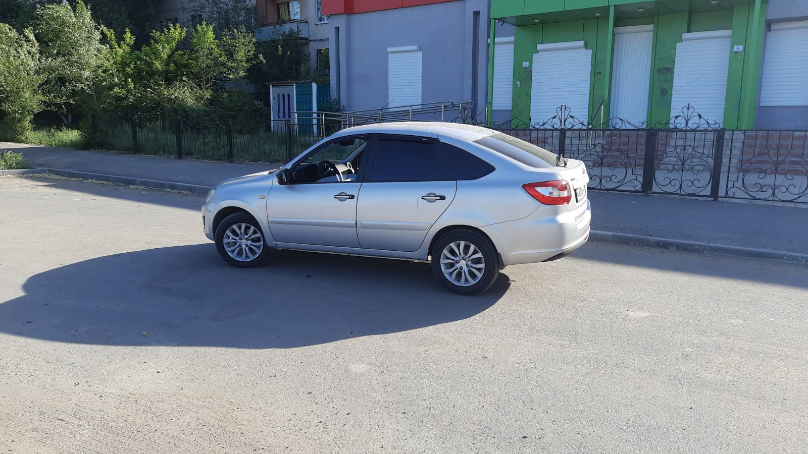 Диски R15 — Lada Гранта Лифтбек (1G), 1,6 л, 2014 года | шины | DRIVE2