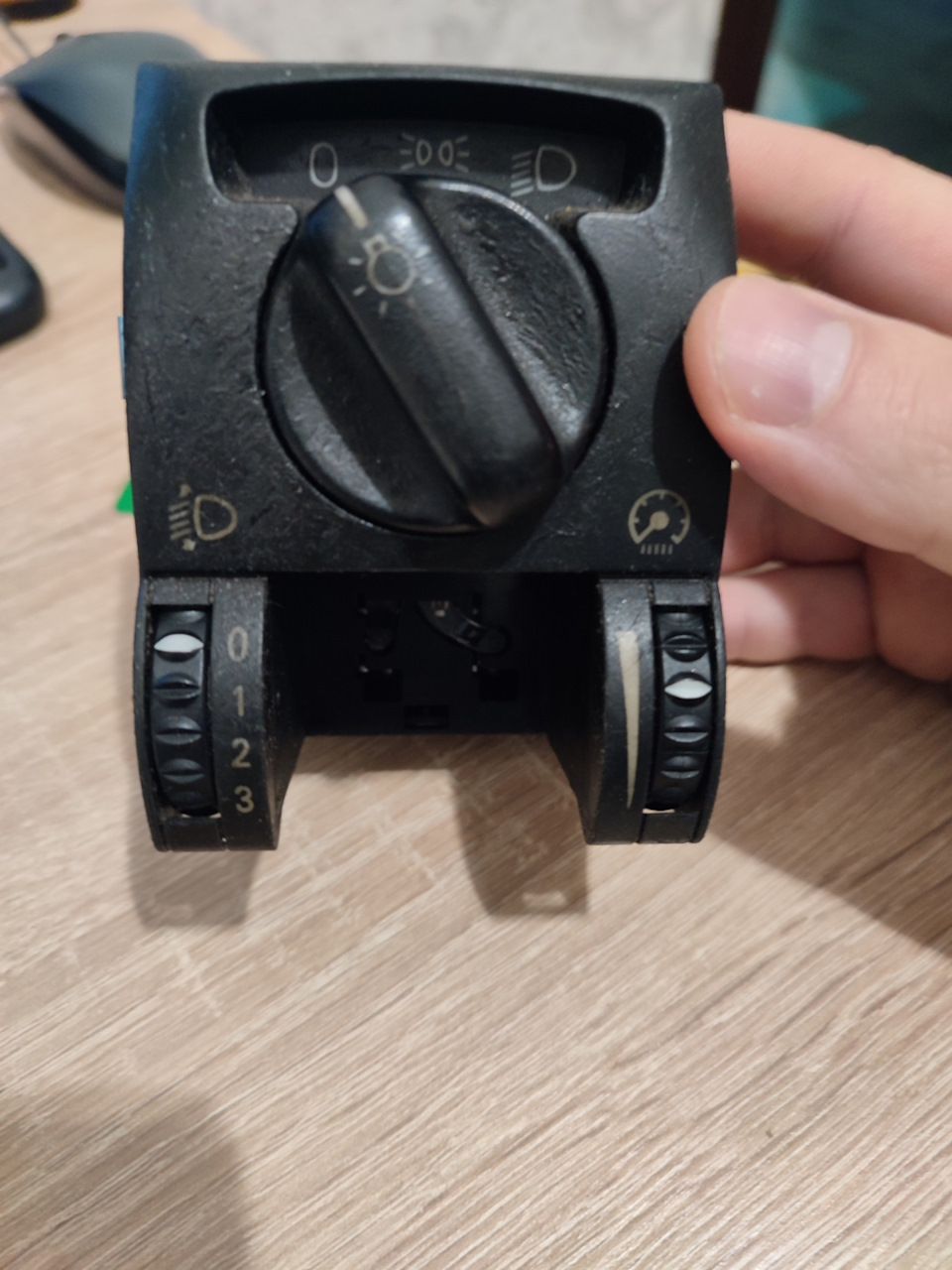 Удаление софт тач покрытия с блок света — Opel Omega B, 2,5 л, 2003 ...