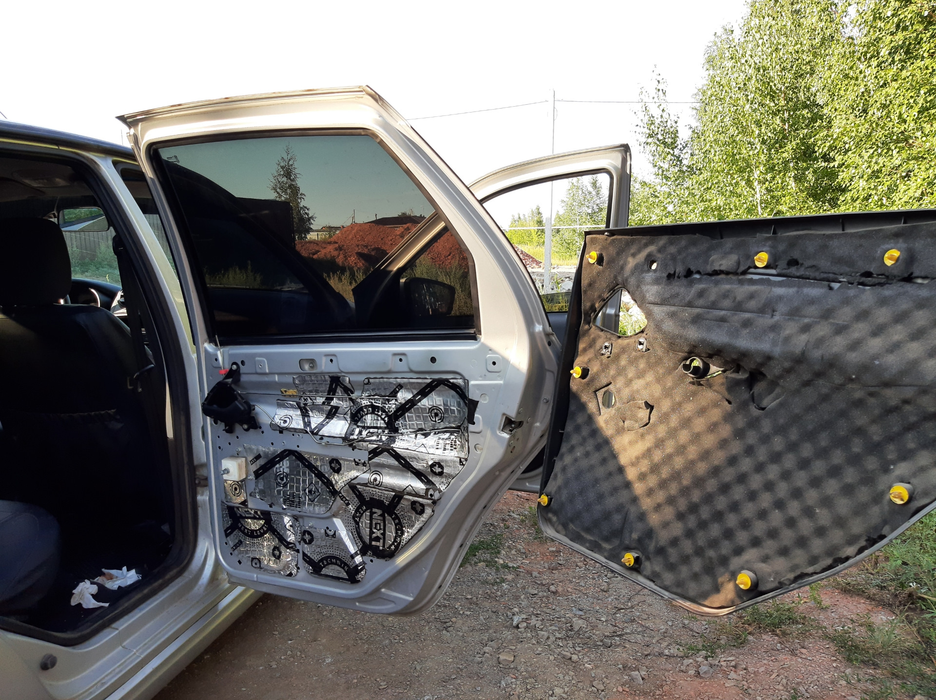 Шумоизоляция и виброизоляция задних дверей — Lada Гранта, 1,6 л, 2015 ...
