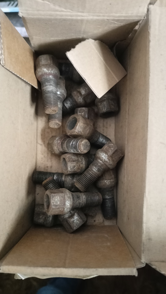 Болты колесные на Peugeot 206, Peugeot 308 (1G), Peugeot 207, Citroen ...