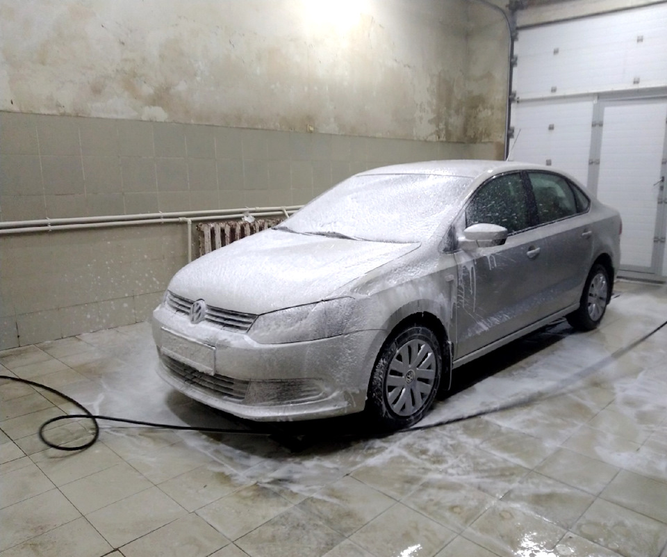 Мойка машины — Volkswagen Polo Sedan, 1,6 л, 2011 года | мойка | DRIVE2
