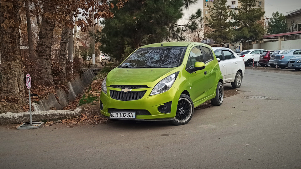 Green spark pro. Chevrolet Spark m300. Chevrolet Spark зеленый. Зеленый Спарк с дисками. Green Spark Ростов на Дону.