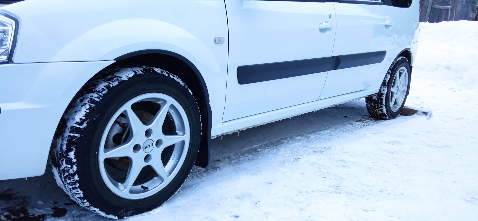 Дискомания — Lada Ларгус, 1,6 л, 2014 года | колёсные диски | DRIVE2