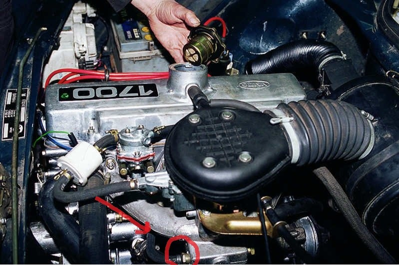 машины комплектуются в основном мотором 3317 и граненой клапанкой(уже с новой ГБЦ 248 и трапецевидными поршнями) — Москвич 2141