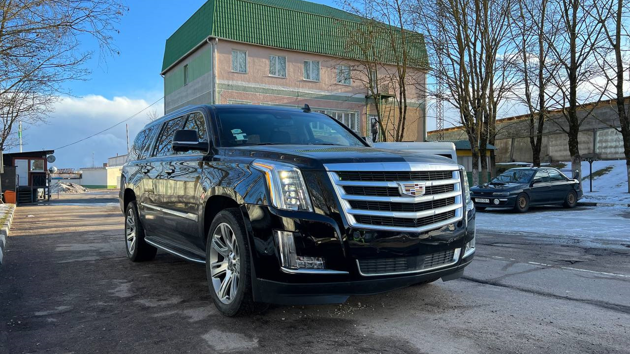 Cadillac Escalade ESV (3G) 6.2 бензиновый 2018 | лонговый троллейбус на  DRIVE2